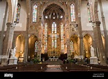 Una vista interior de la antigua basílica de Santa Croce (Basílica de ...