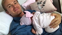 Ist die knuffig! Nico Rosberg zeigt Tochter Naila im Netz! | Promiflash.de