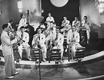 “Sing, Sing, Sing” (1937) Benny Goodman with Gene Krupa, Vido Musso and ...