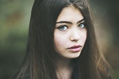 Green eyes | Brown hair green eyes girl, Black hair green eyes, Girl ...