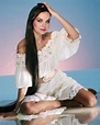 20 Amazing Photos of Crystal Gayle Posing With Her Knee-Length Hair ...