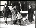 Fotografie Erich Honecker beim Spaziergang mit seiner Frau Margot ...