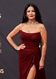 Emmys 2021: Catherine Zeta-Jones impacta con un vestido color borgoña ...
