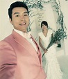 Lee Dong Gook and His Wife Pose for Their 10-Year Anniversary Wedding ...