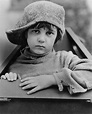 Jackie Coogan: la trágica historia del primer niño prodigio de ...