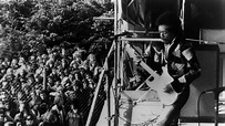 Love-and-Peace-Festival vor 50 Jahren - Jimi Hendrix im Regen an der Ostsee