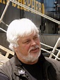 Paul Watson citar: “Inteligência é a habilidade das espécies para viver ...