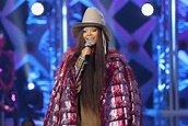 Erykah Badu Looks Gorgeous as She Proudly Flaunts Her Makeup-Free Face ...