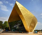 Viñoly’s delayed 'golden banana' gets huge glass facade