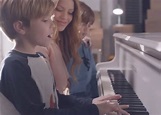 Shakira canta y toca el piano con sus hijos en “Acróstico”, su nuevo y ...