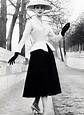 Fashion 1950 . Christian Dior . The New Look . Silueta Corola . Woman ...