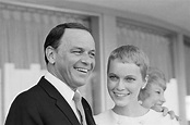 Lovely Photos of Mia Farrow and Frank Sinatra on Their Wedding Day in ...