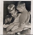 Joan O'Brien regain custody of her children 1963 Vintage Press Photo ...