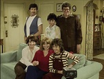 One Day At A Time Netflix Cast Re-Enacts Original 1970s Opening Credits ...