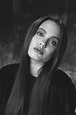 Old Photos of a Teenager Angelina Jolie Modeling at a Photoshoot in ...