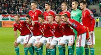 Seleção da Hungria homenageia Miklos Fehér e Béla Guttmann no Estádio ...