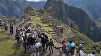 Machu Picchu recibió 447,800 turistas en 2021, solo un tercio de los ...