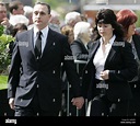 Funeral Tommy Burns. Paul McStay fuera de la Iglesia de Santa María ...