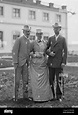 El Príncipe Maximiliano (izquierda) con su primo Victoria de Baden y su ...
