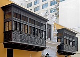 Balcones de la casa Goyeneche, En el siglo XVIII el edificio fue ...