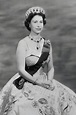 Aprender acerca 52+ imagen la reina isabel segunda de joven - Viaterra.mx