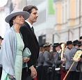 Wittelsbacher-Hochzeit: Sophie-Alexandra kippt bei Hochzeit mit Ludwig ...