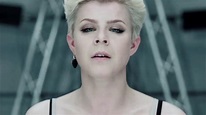 Robyn 'Dancing On My Own' (Official Video) - YouTube