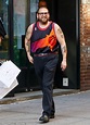 Jonah Hill shows off his guns in Phoenix Suns jersey tucked into ...