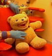 This teddy bear is supposed to make kids feel more at ease at the ...