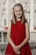 Princess Leonor of Spain poses for first solo portrait | Daily Mail Online