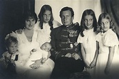 L-R: Archduke Joseph Arpad, Archduchess Anna Monica holding Archduke ...