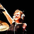 Rick Allen goes on "Drums For Peace" tour | Beatit.tv