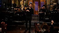 Simu Liu hace su debut como presentador en 'Saturday Night Live'. Ver ...