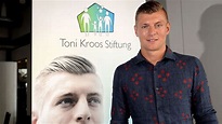 Toni Kroos Stiftung vorgestellt: Weltmeister hilft schwerkranken ...