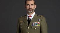 Felipe VI estrena las fotografías oficiales con uniforme militar