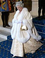 Στα 93 της η Βασίλισσα Ελισάβετ λέει ''όχι'' στην αληθινή γούνα