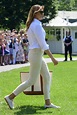 Melania Trump tiene el look Hamptons ideal para viajar: sneakers y ...