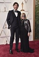 Bradley Cooper y su madre en la alfombra roja de los Oscar 2022 - Fotos ...