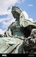 La estatua de la Reina Isabel (Sissi) Emperatriz Habsburgo y reina de ...