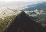 Walsh's Pyramid Hike in Cairns - Complete Hiking Guide – We Seek Travel ...
