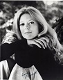 Meredith Macrae Pictures in an Infinite Scroll - 6 Pictures