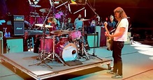 Nandi Bushell Shares Foo Fighters Soundcheck, Backstage & Multi-Cam ...
