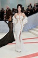 Met Gala 2023: Anne Hathaway se convirtió en una supermodelo de los 90 ...