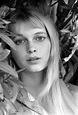 20 Stunning Black and White Portraits of a Very Young Mia Farrow From ...