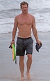 Chris Hemsworth Shirtless on the Beach Is the Perfect Way to End 2015 ...