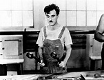 Foto de Charles Chaplin en la película Tiempos modernos - Foto 53 sobre ...