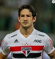 Alexandre Pato estava desde agosto sem time, quando deixou o São Paulo ...