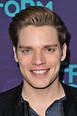 Dominic Sherwood Height, Weight, Age, Girlfriend, Family, Biography