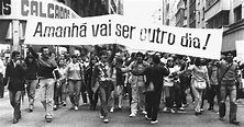 Redemocratização do Brasil: democracia após Vargas e ditadura militar ...