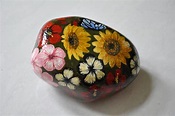 hand painted flower stone | Stone art, Painted flower, Hand painted